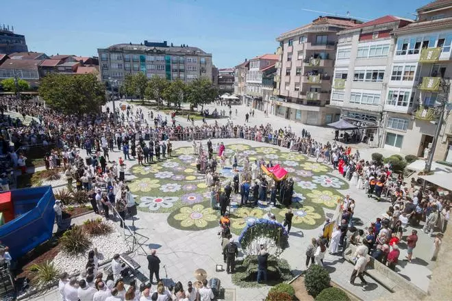 Ponteareas celebra la procesión del Corpus Christi con 35 alfombras florales