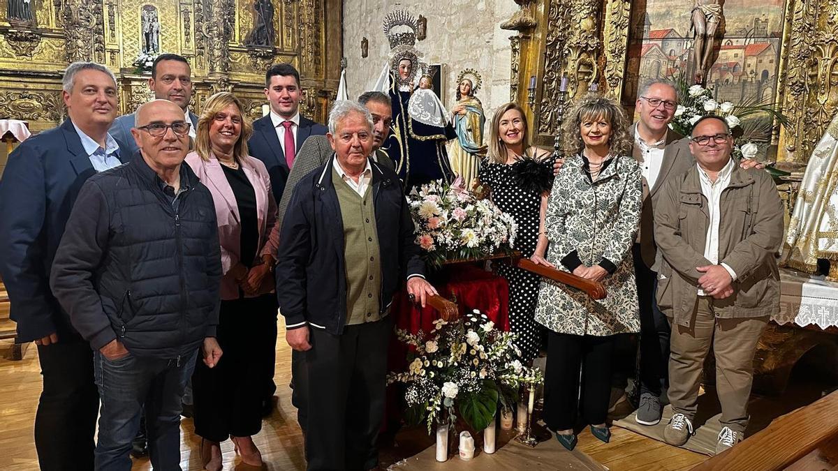 Autoridades participan en la misa de fiesta oficiada en Benegiles.