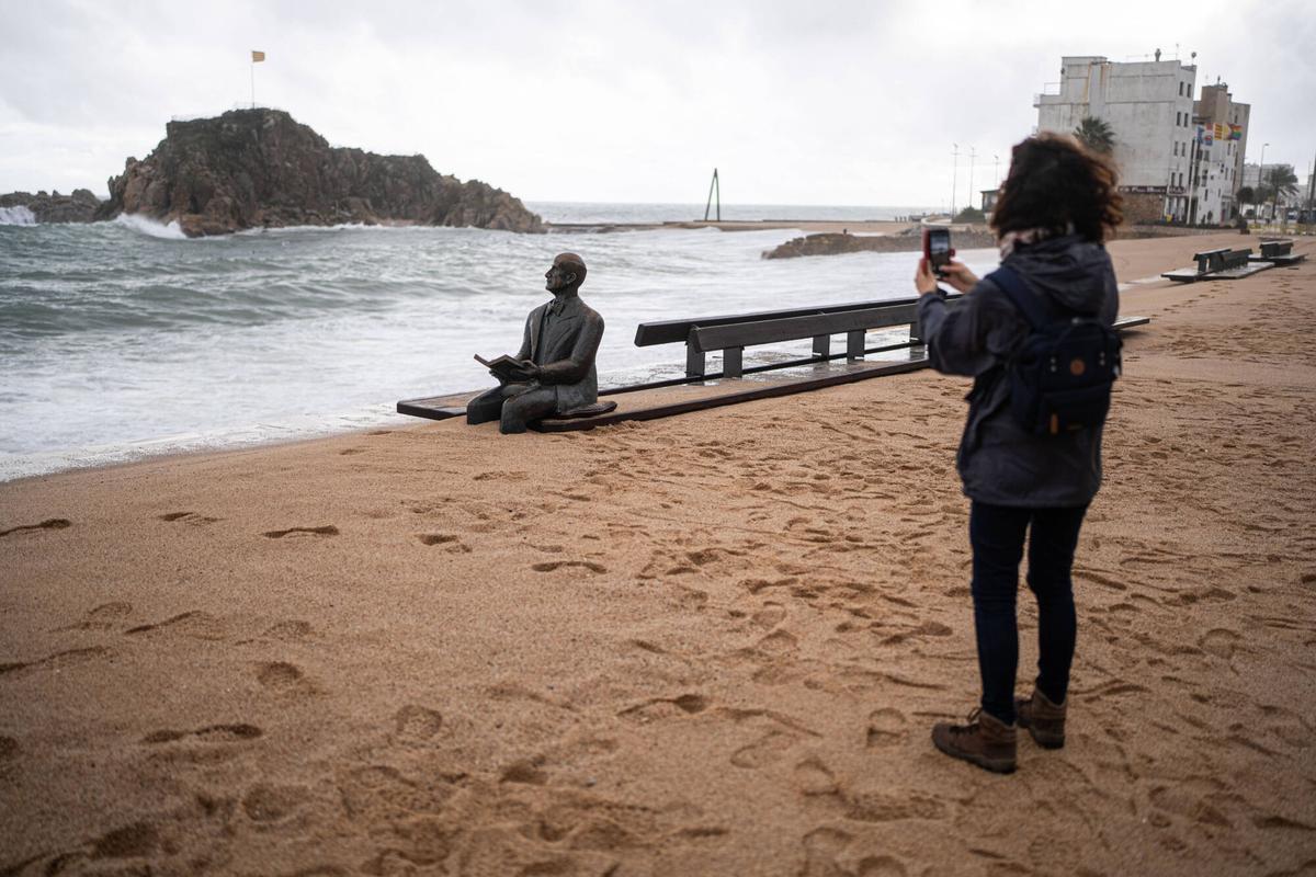 El temporal borra una parte del paseo marítimo de Blanes El temporal borra una parte del paseo marítimo de Blanes