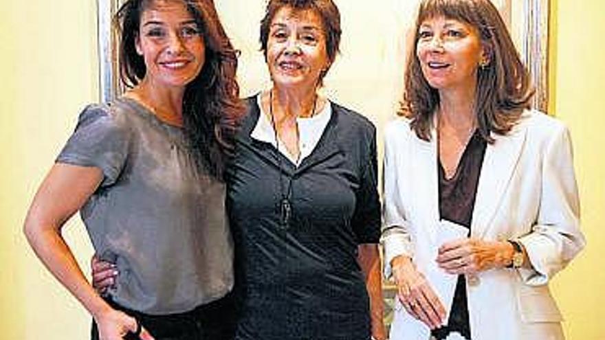 Por la izquierda, Blanca Marsillach, Tere del Río y Mercedes Lezcano.