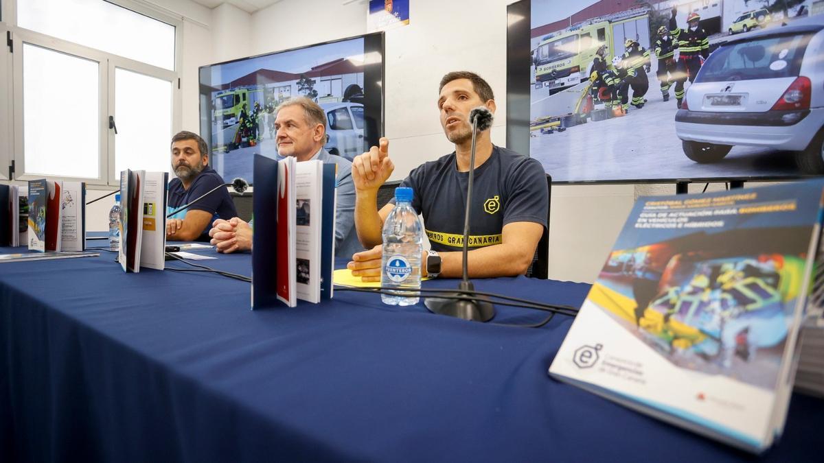 Presentación de la Guía de Actuación en Vehículos Eléctricos e Híbridos para rescatar personas en accidentes de tráfico