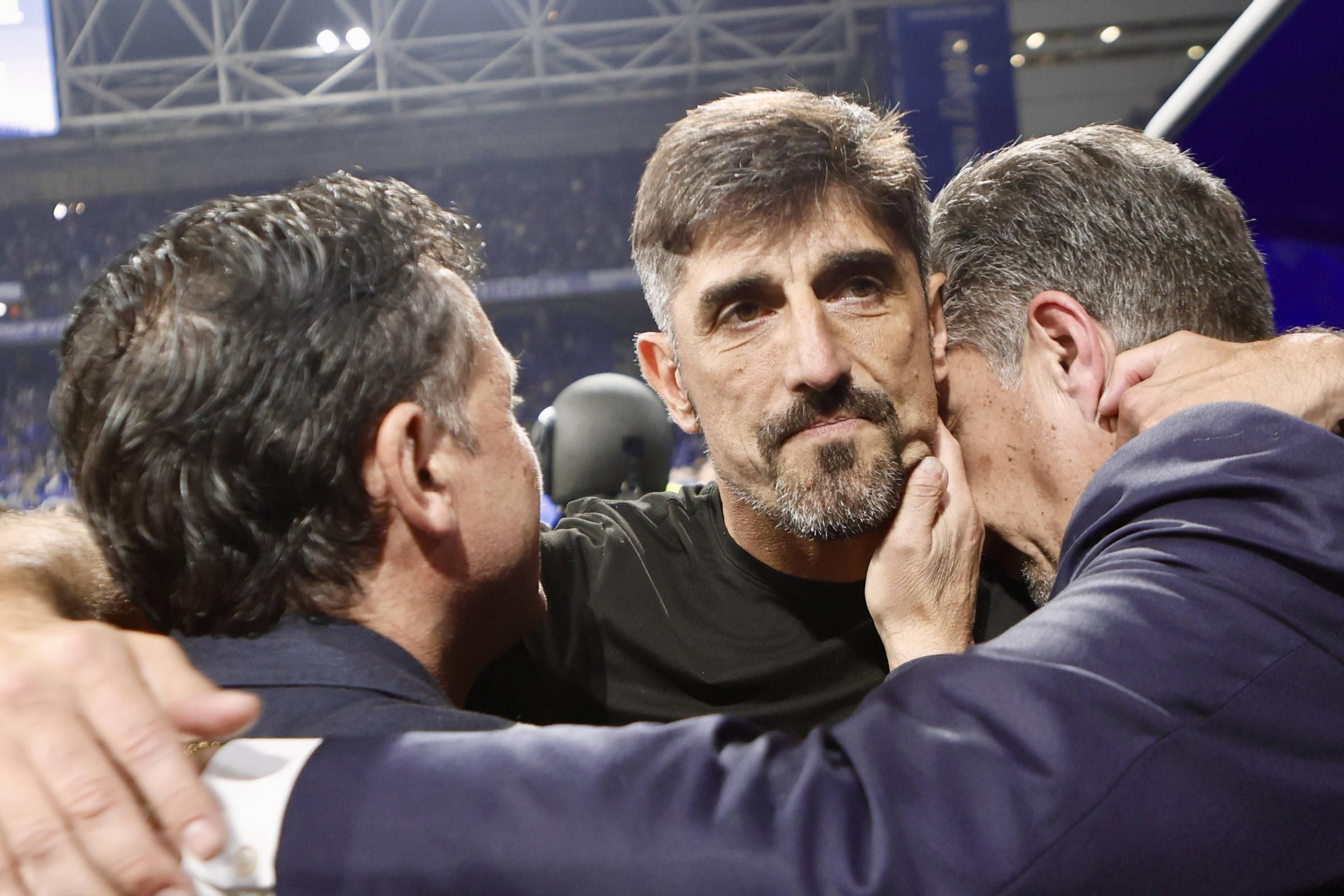EN IMÁGENES: Así se vivió en el Carlos Tartiere la noche del ascenso del Oviedo a Primera División 24 años después