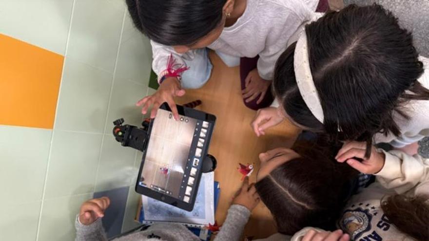 Oviedo enseña su «amabilidá» a través del arte a más de mil estudiantes
