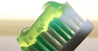 10 sorprendentes usos de la pasta de dientes en la limpieza del hogar