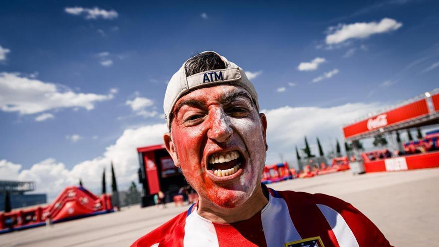 Las mejores imágenes de los aficionados en la previa de la final de la Copa del Rey en Sevilla