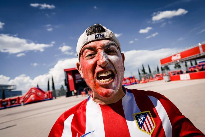 Las mejores imágenes de los aficionados en la previa de la final de la Copa del Rey en Sevilla