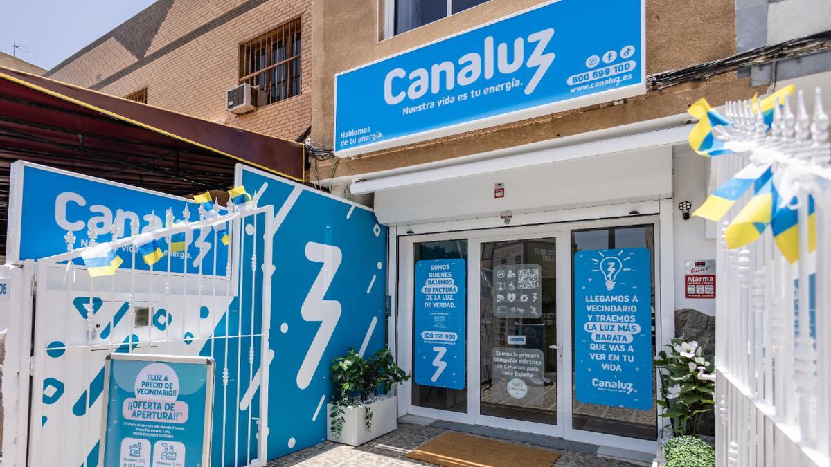 El equipo de Canaluz trabaja para ofrecer energía a precios competitivos, convirtiéndose en aliado estratégico de los sectores productivos del archipiélag