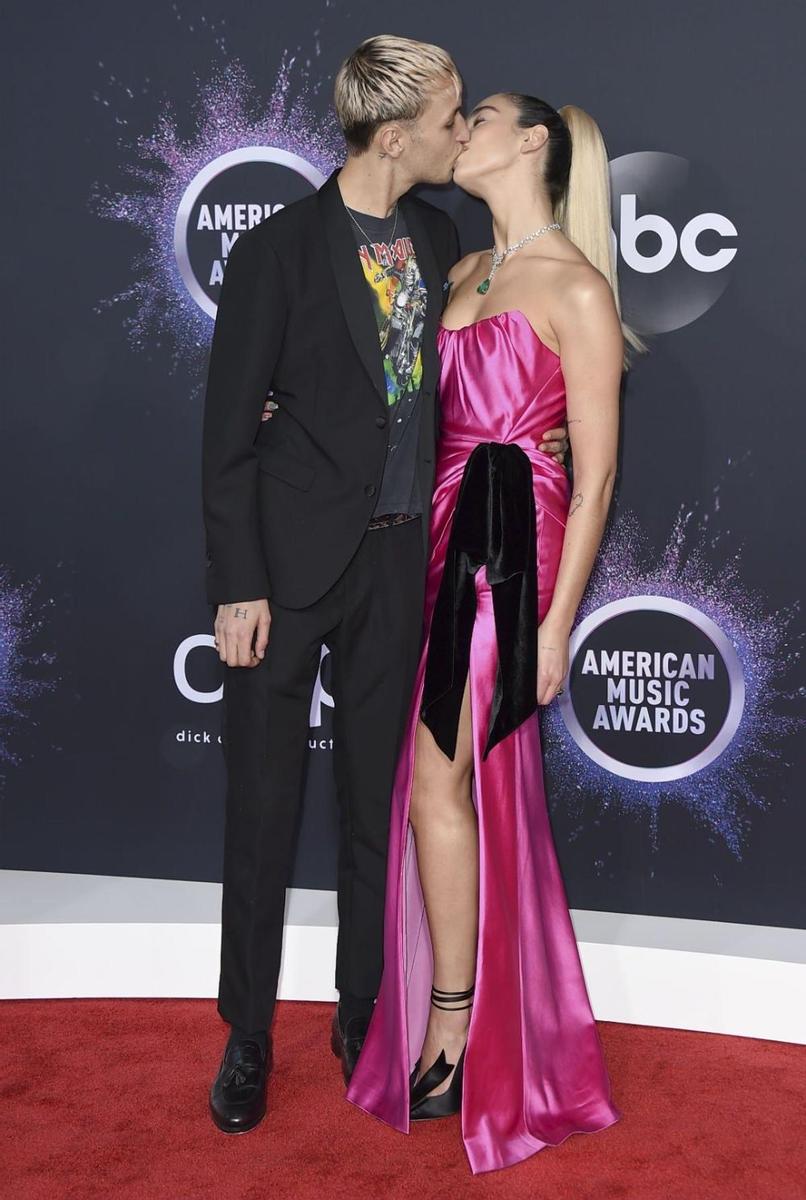 Dua Lipa y Anwar Hadid en los American Music Awards