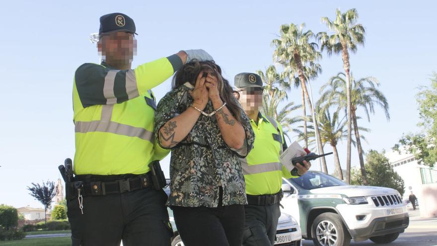 La conductora, en un traslado a los Juzgados de Gandia tras ser detenida hace un año.