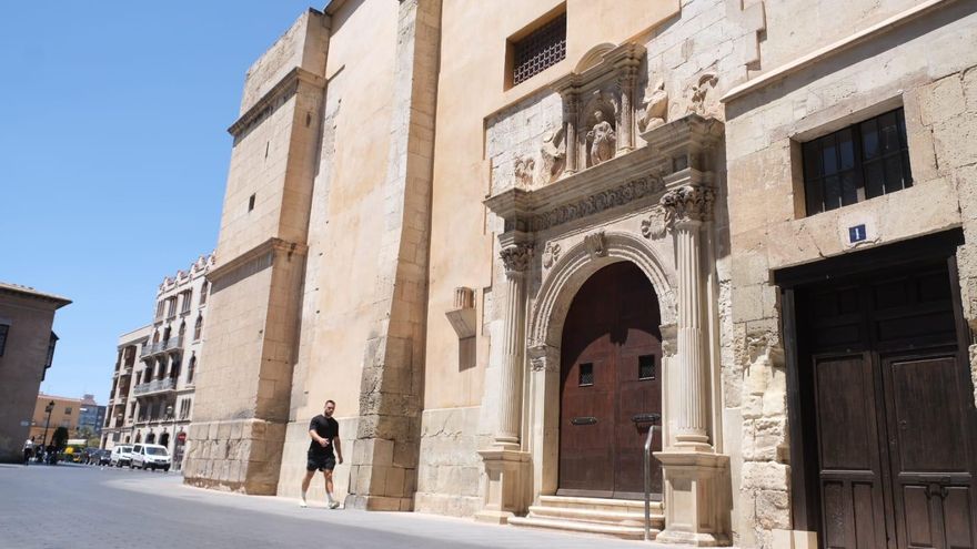 El alcalde de Elche asegura que hay una partida &quot;genérica&quot; para rehabilitar el antiguo convento de las Clarisas