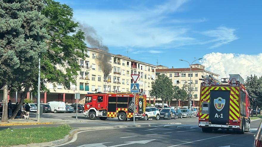 Un incendio calcina una vivienda en Suerte de Saavedra en Badajoz