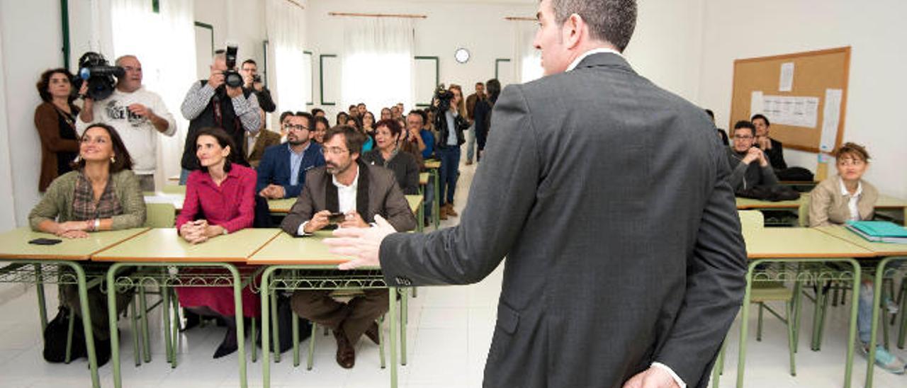 Fernando Clavijo ayer durante su charla en la Escuela de Turismo de Lanzarote.