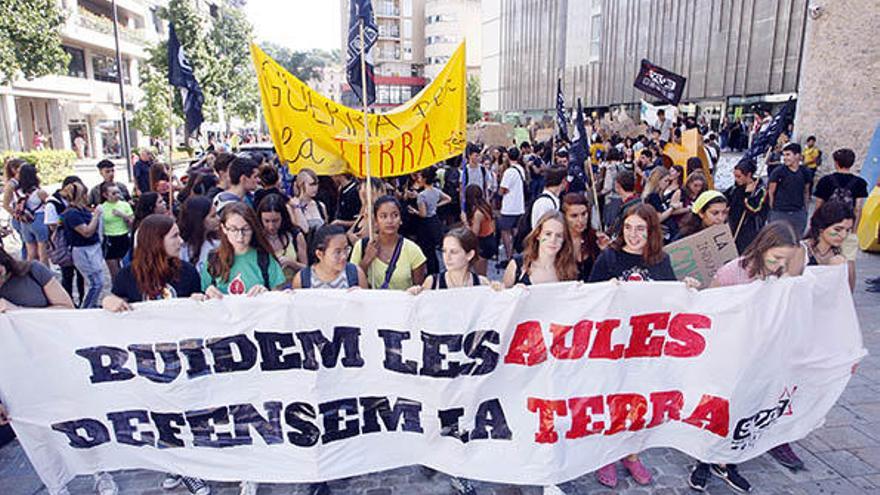 Jornada reivindicativa a les aules i els carrers de tot Girona