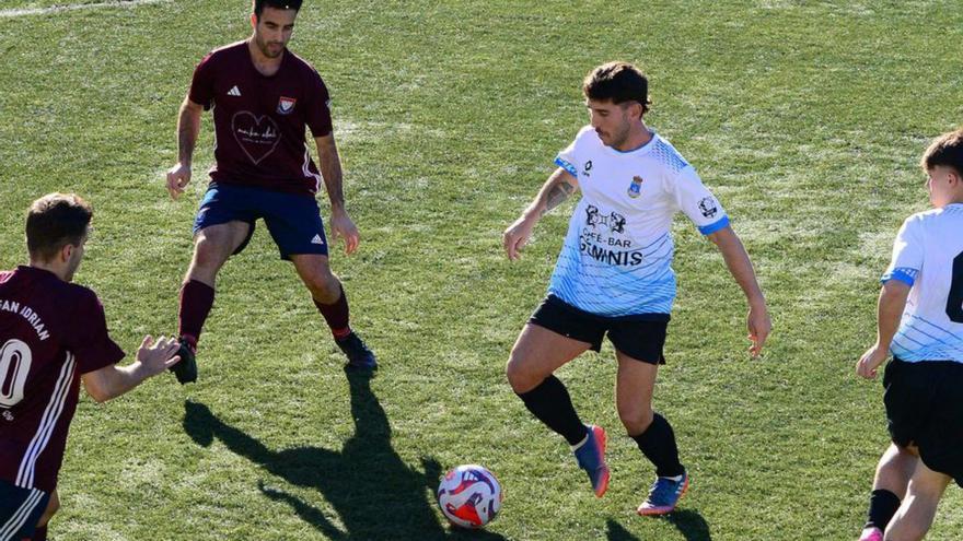 El partido entre el Bueu y el San Adrián, ayer, en A Graña. | G.N.