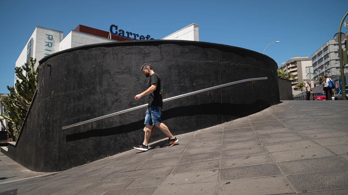 La acera de Santa Cruz situada junto al Meridiano en la que intervendrá el Ayuntamiento.
