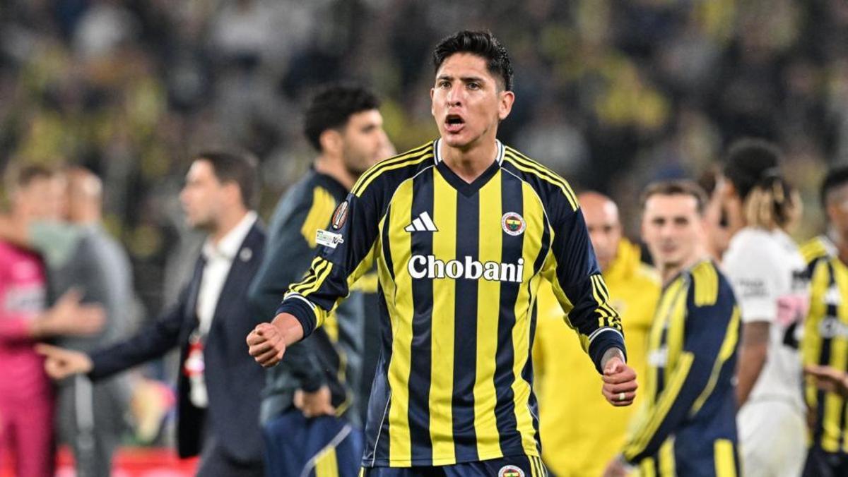 Edson Álvarez en su cesión al Fenerbahce