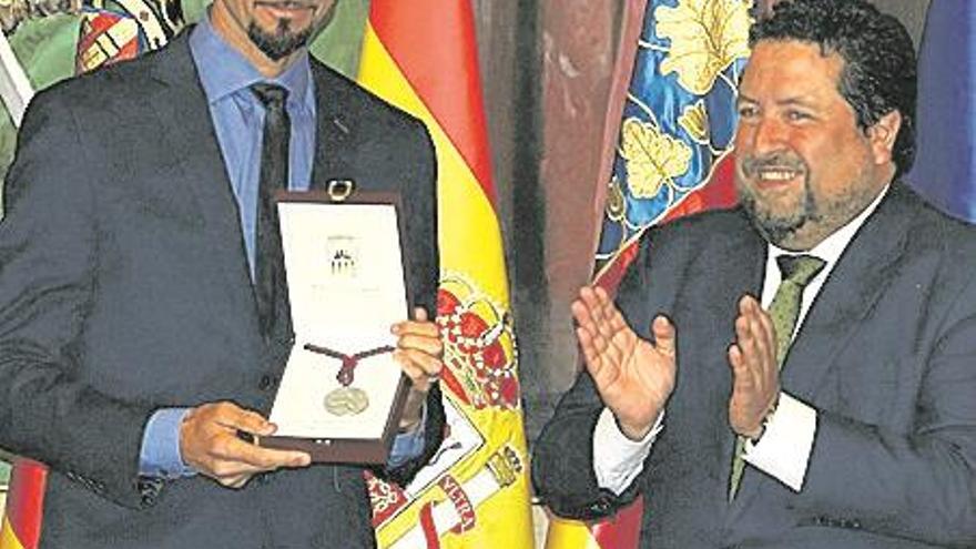 «Esta medalla viene del corazón y la engrandece»