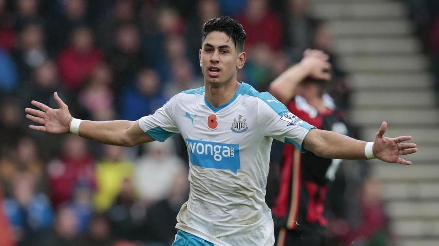 El Villarreal fija su objetivo en la cesión del delantero Ayoze Pérez del Leicester