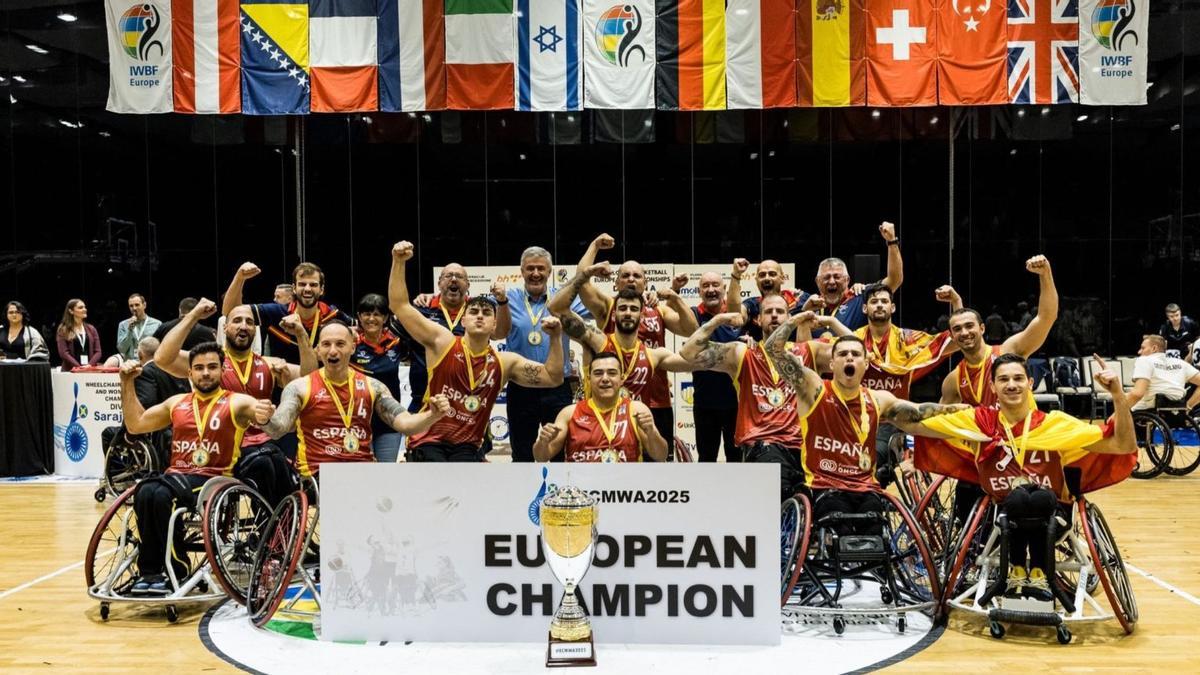 Las selecciones masculina y femenina celebran sus medallas. | BSR España