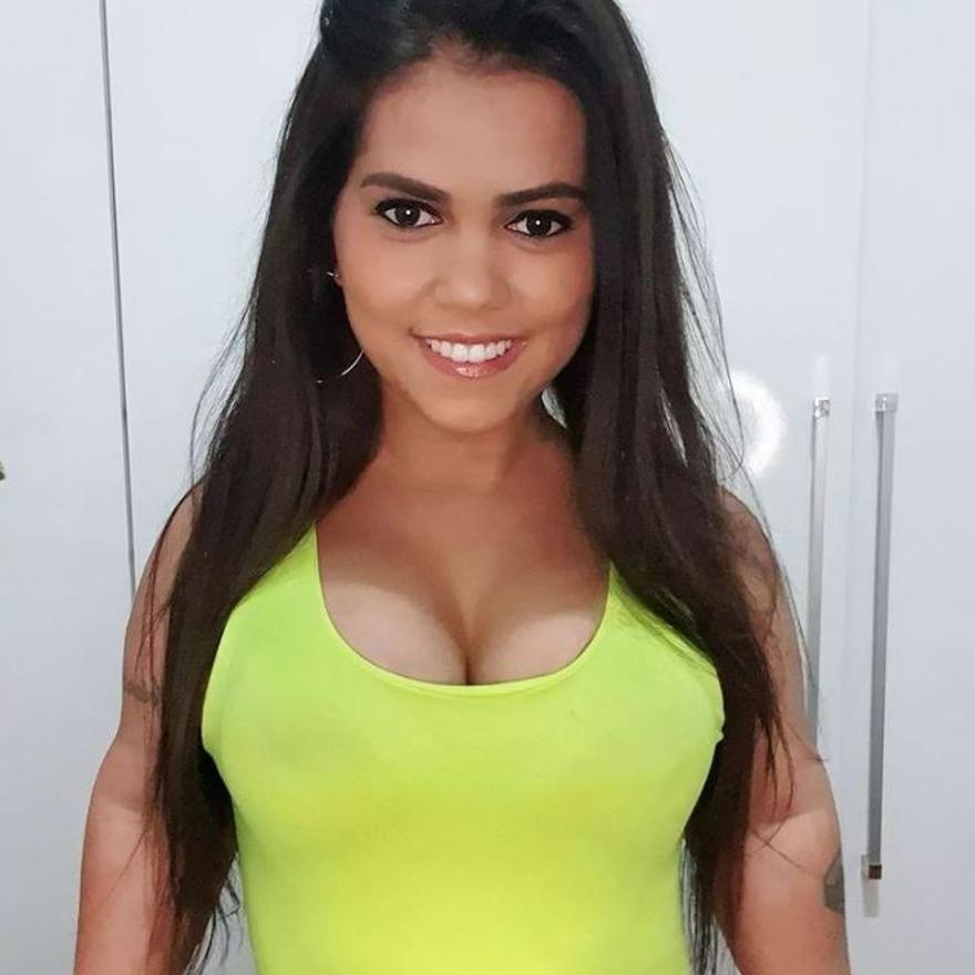 Karina Lemos, la bajita más sexy del mundo