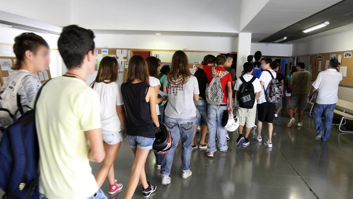 Adolescentes en un instituto de la Vall d&#039;Albaida.