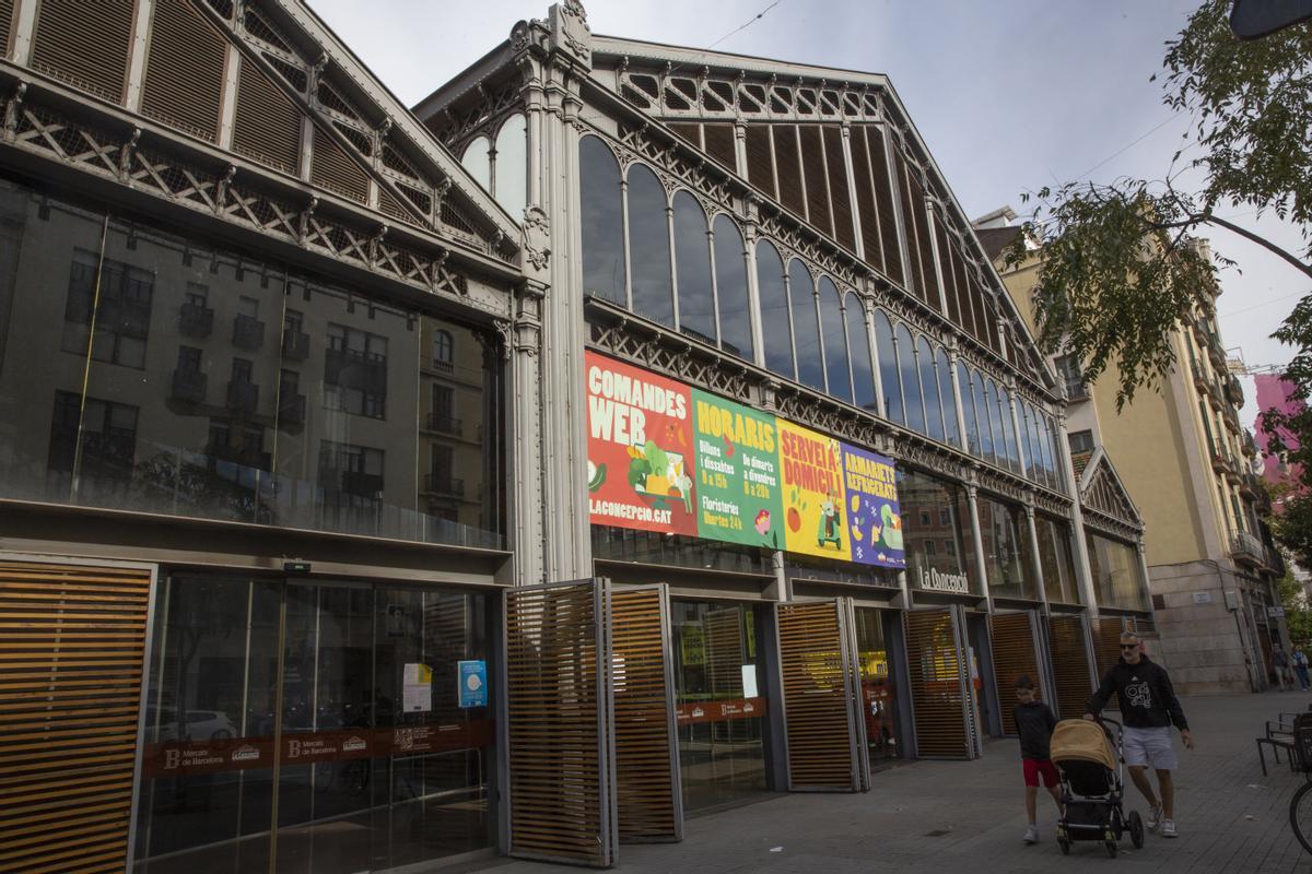 La desaprovechada fachada de la calle de Aragó, acceso al fuuro Lidl.