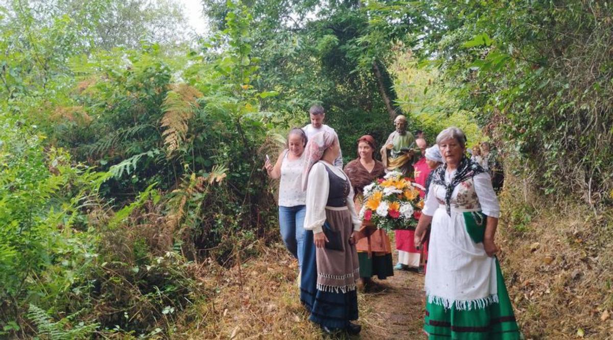 La cueva se quedó pequeña para San Pedrín