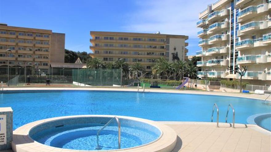 Apartament amb piscina a la venda a Salou.