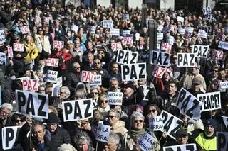 Miles de personas se movilizan en toda España para pedir el fin de la guerra en Oriente Medio