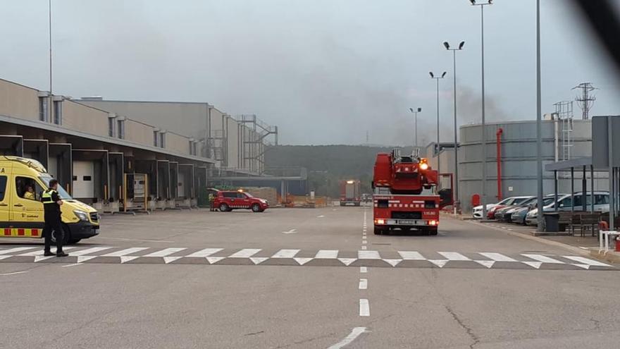 Un transformador origina un incendi a la nau de l&#039;empresa Stradivarius a Sallent