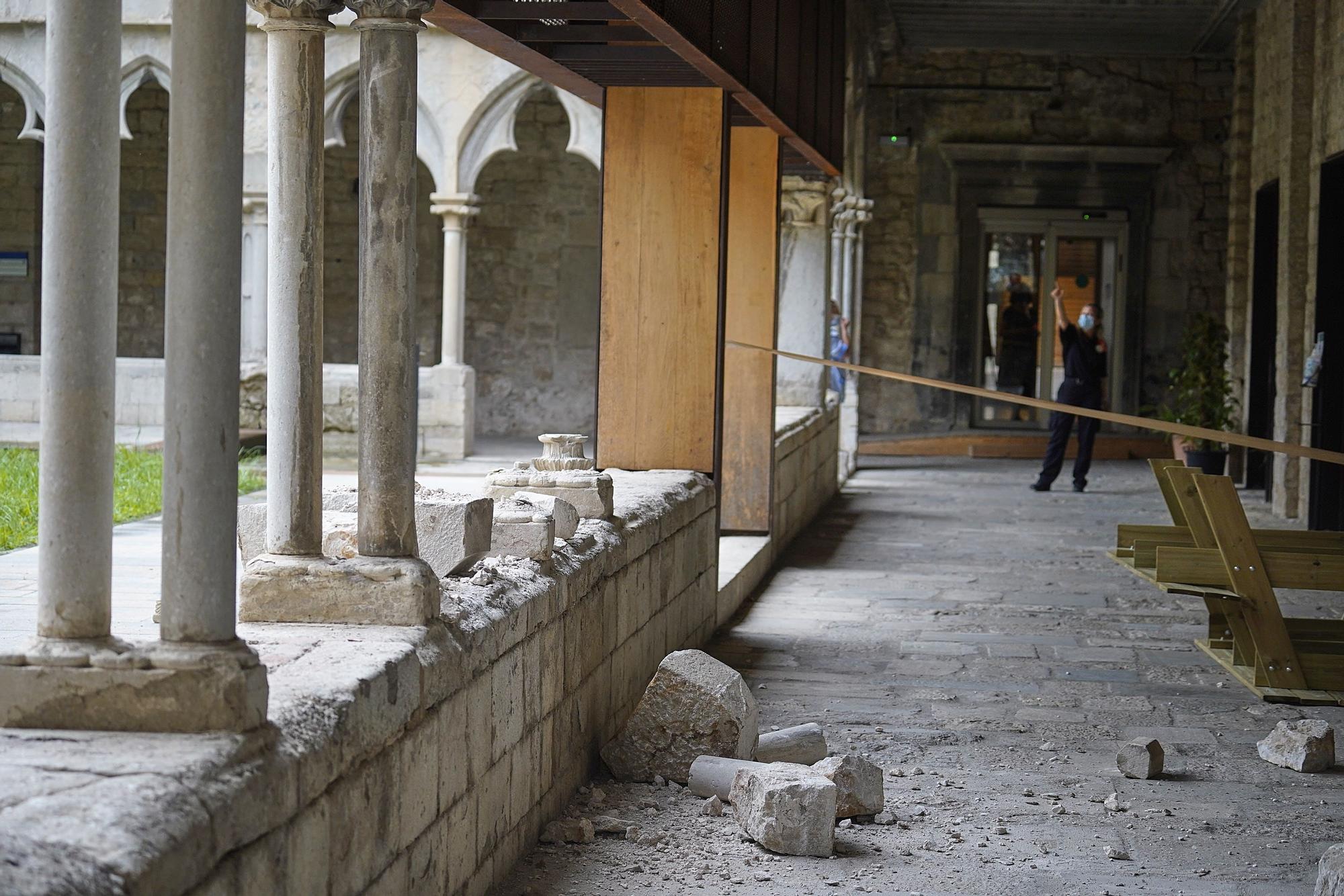 S'ensorra part del claustre de la Facultat de Lletres de la UdG