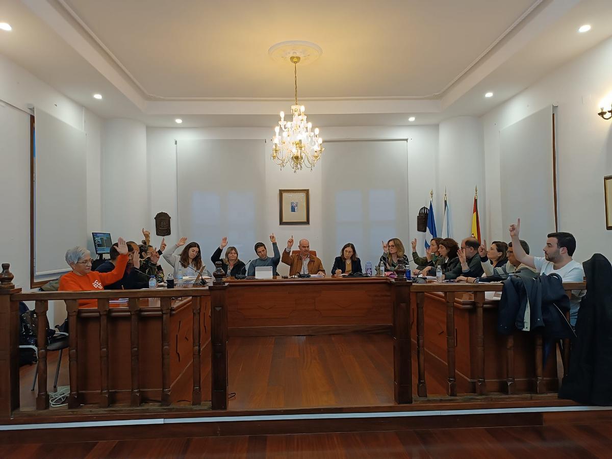 Un momento de la sesión plenaria de esta semana en Bueu.