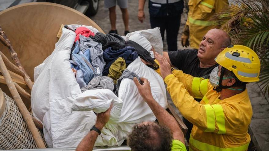 Desalojo de viviendas en La Palma debido a la erupción del volcán