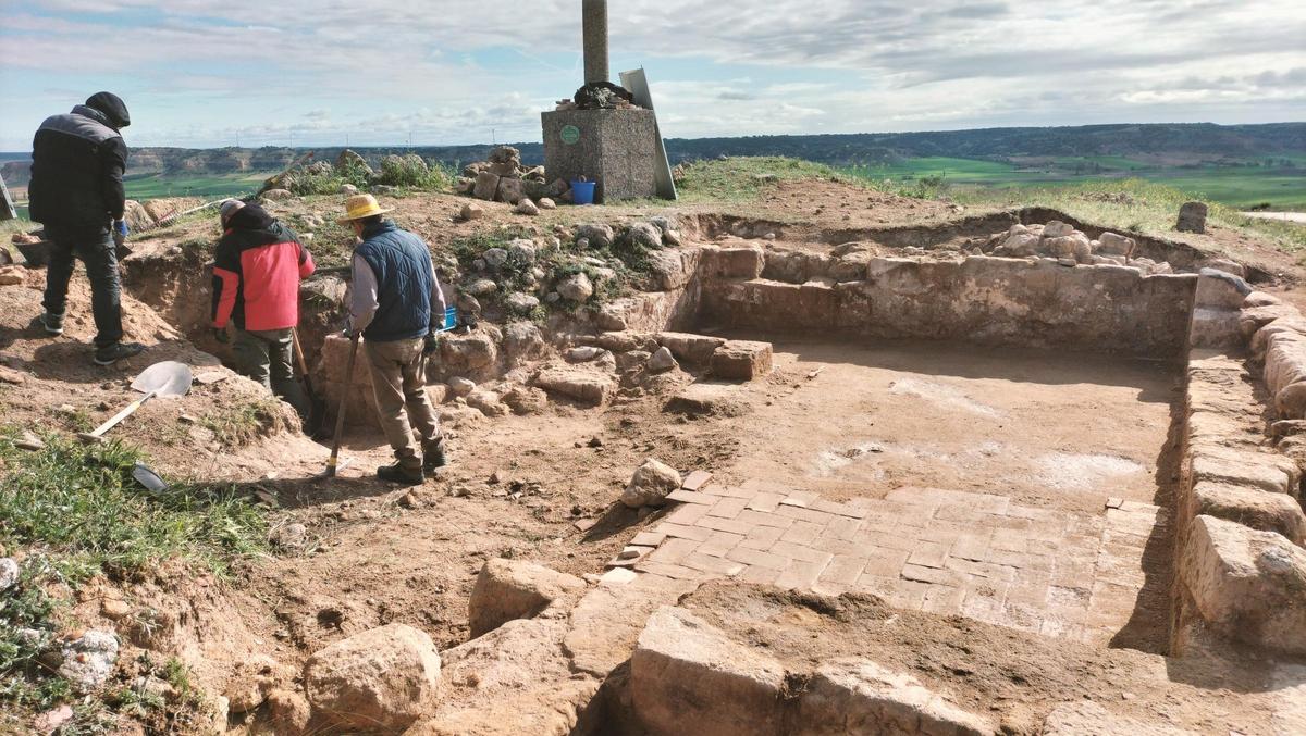 Excavaciones y descubrimiento de lo que podría ser la planta de la ermita del Viso