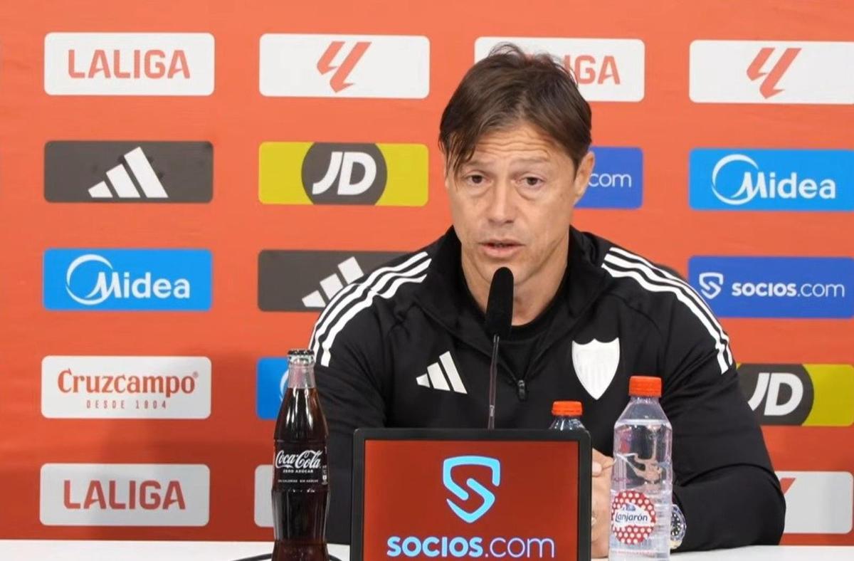 Matías Almeyda, en la rueda de prensa previa al derbi en La Cartuja