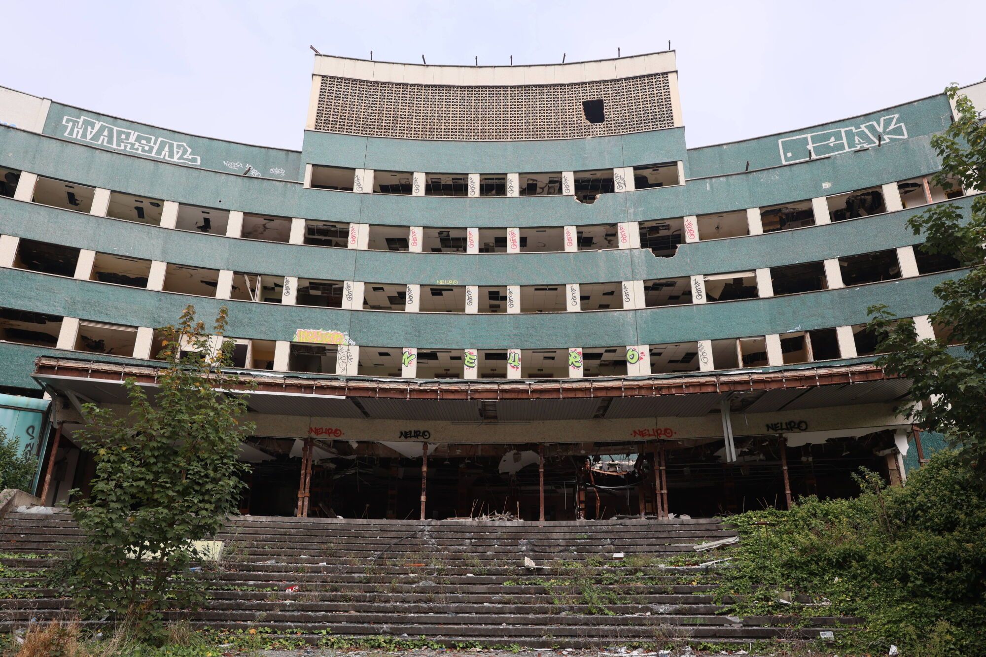 Viejo HUCA. Recorrido por cómo está el viejo hospital.