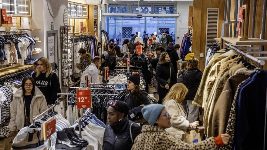 La venta de ropa se estanca en 2024 en la enésima amenaza al negocio de la moda