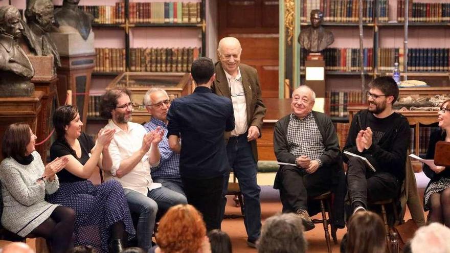 Méndez Ferrín na lectura poética de onte na Biblioteca América da USC. // Xoán Álvarez