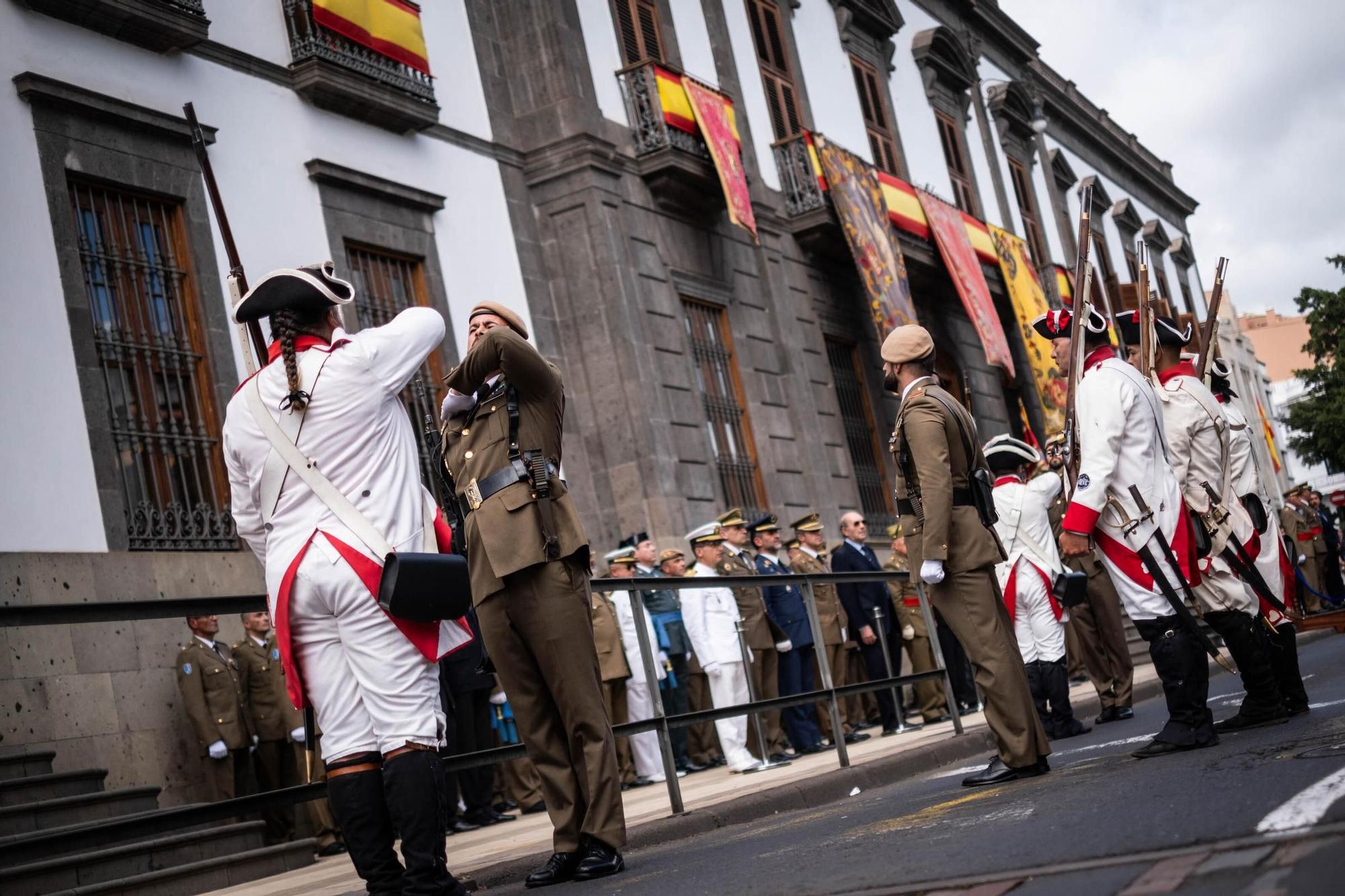 Solemne izado de la bandera por el 300 aniversario de la Capitanía General de Canarias