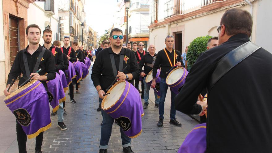 50 tambores de la zona sur de Córdoba protagonizan un desfile en Lucena