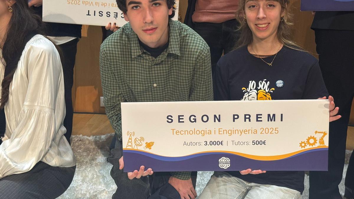 Segundo premio Sapiència para los alumnos Eva Arnau y Mauro Gimeno.