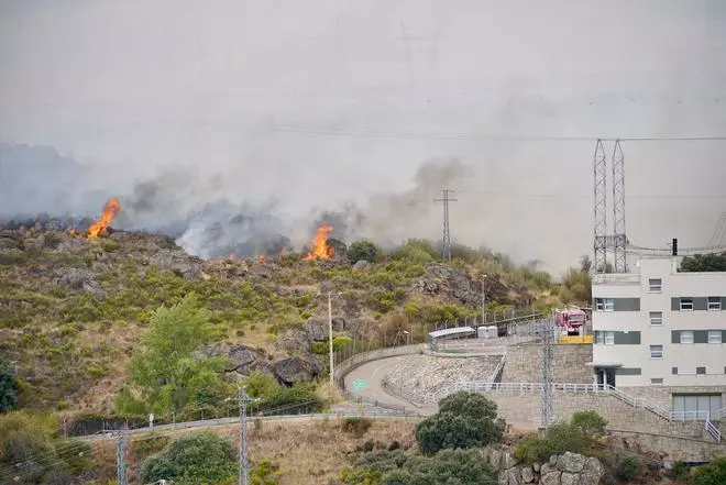 GALERÍA | Las imágenes del incendio entre Villalcampo y Muelas del Pan