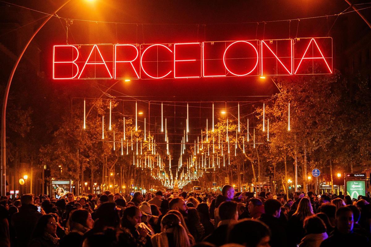 Alumbrado navideño en Gran Via de les Corts Catalanes