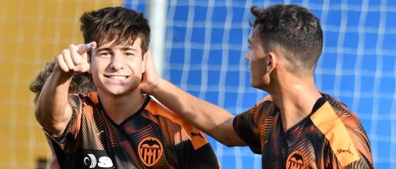 Andrés García, en un partido con el Valencia juvenil