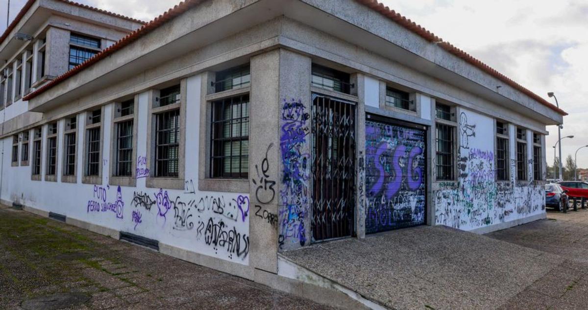 Otro muro lleno de grafitis. |  Iñaki Abella