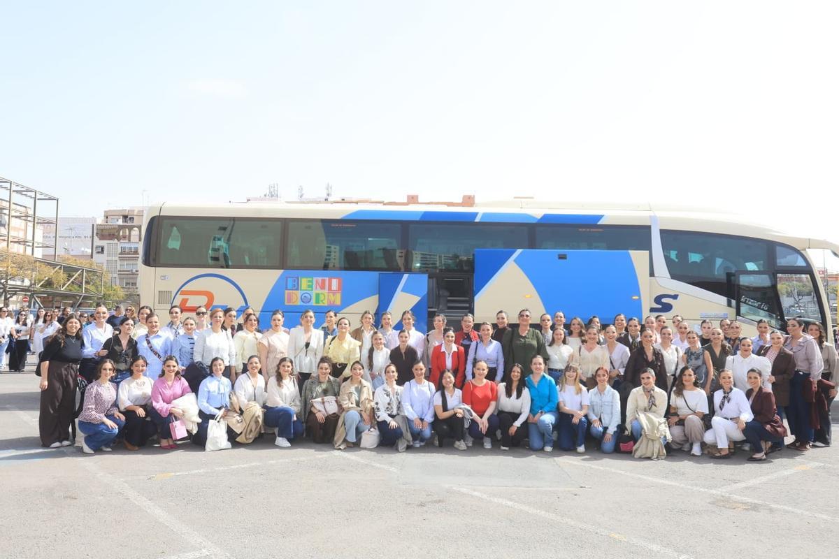Salida de las convivencias de las candidatas a Bellea del Foc de Alicante hacia Toledo Salida de las convivencias de las candidatas a Bellea del Foc de Alicante hacia Toledo