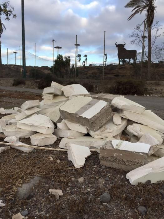 Los vertidos de materiales convierten al barranco Real de Telde en un estercolero