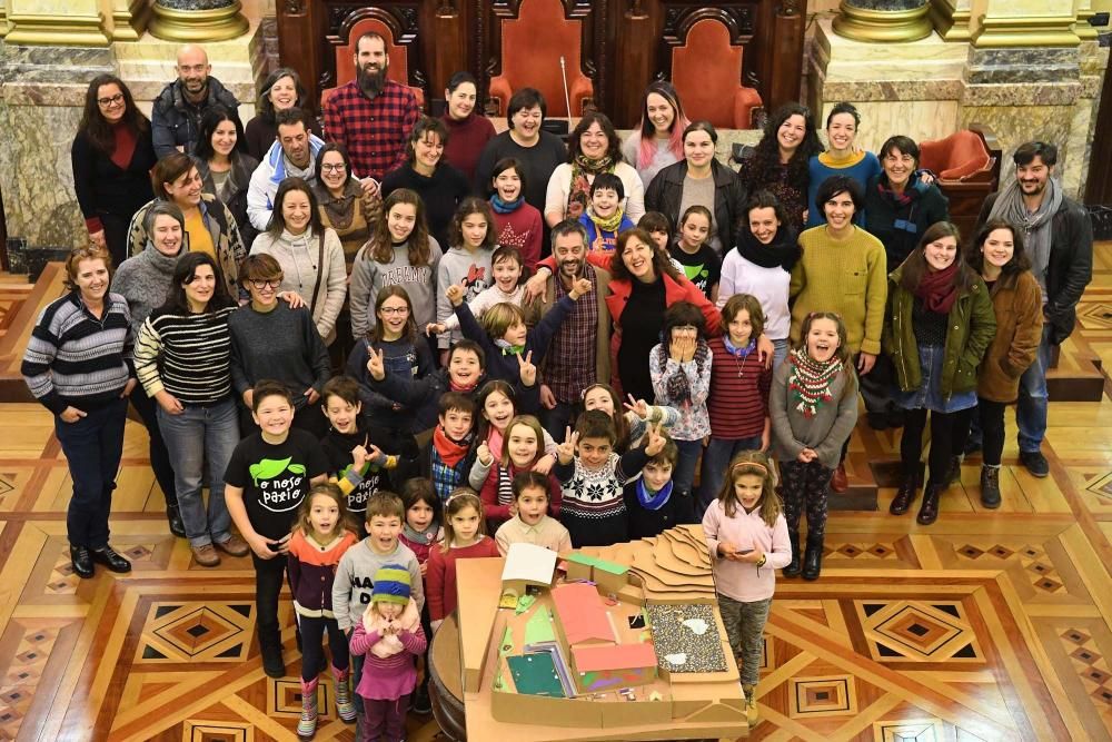 Alumnos y profesores del Carricarte muestran su propuesta de actuaciones para los patios del centro escolar