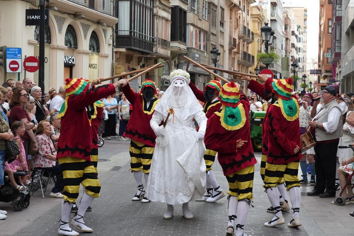 Castelló recibe con honores al Santísimo en la procesión del Corpus Christi
