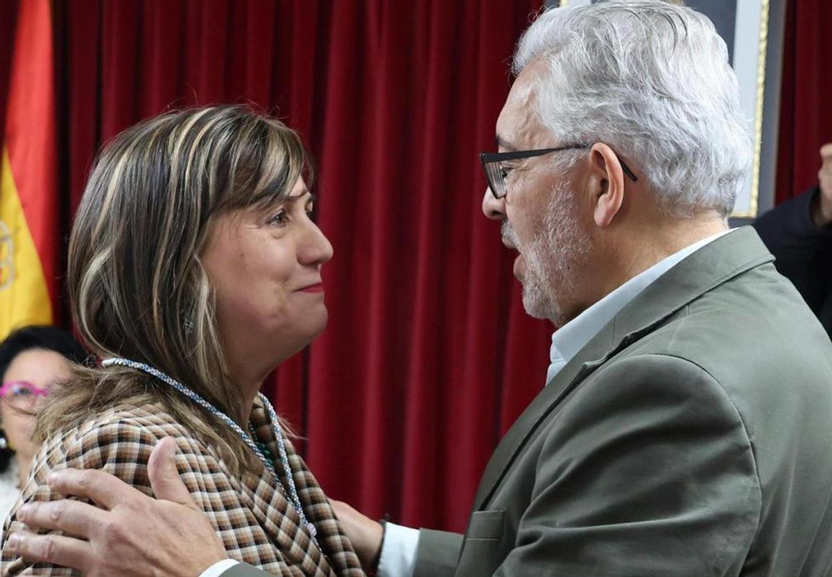 La concejala María Reigosa y el alcalde de Lugo, Miguel Fernández. |  | L.O.